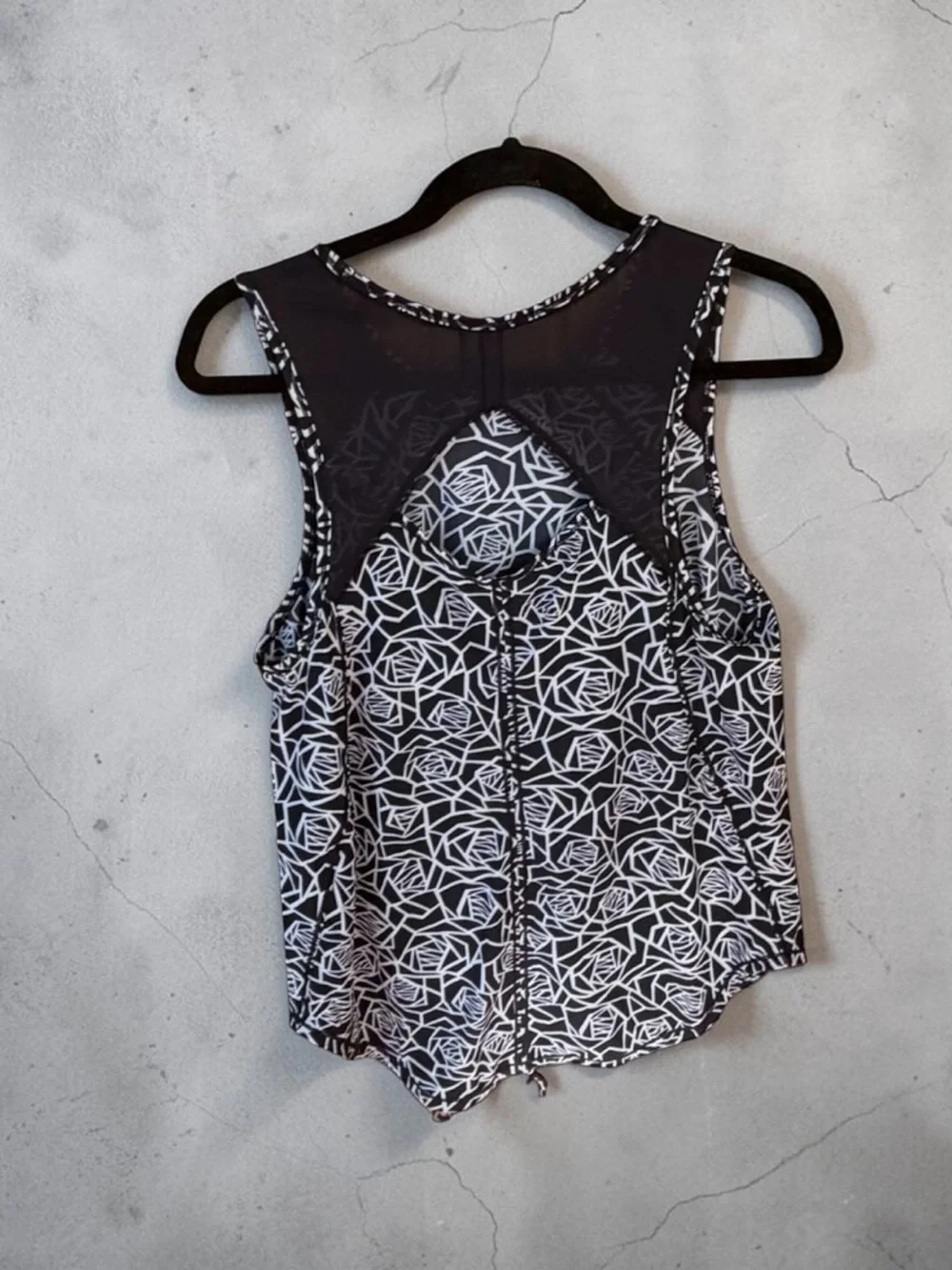 Lululemon Sculpt mesh cutout tank top in Posey black and white